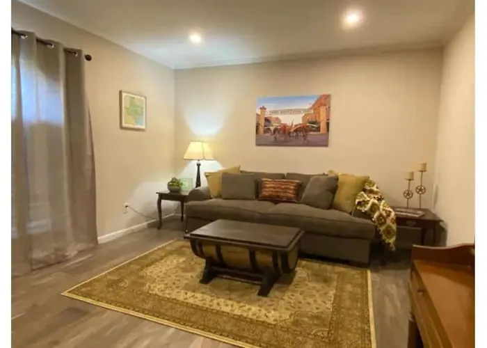 Stockyards! Walk 3 Blocks-ranch House Sleeps 8 *