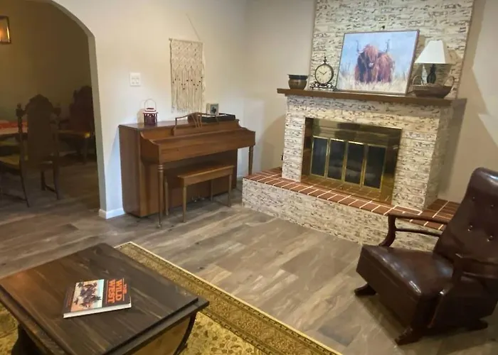 Stockyards! Walk 3 Blocks-ranch House Sleeps 8 * Fort Worth