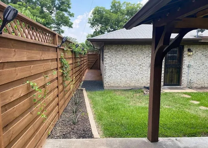 Stockyards! Walk 3 Blocks-ranch House Sleeps 8