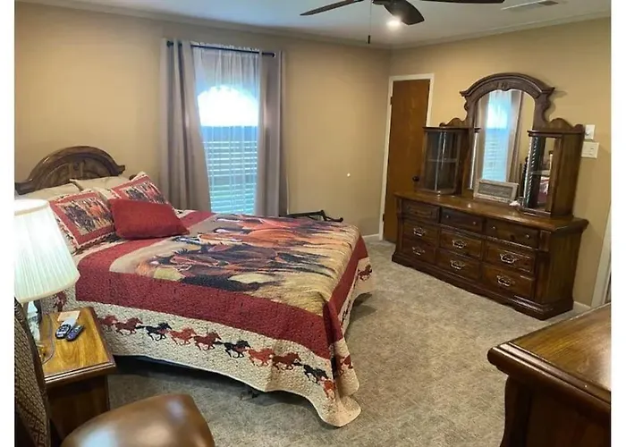 Stockyards! Walk 3 Blocks-ranch House Sleeps 8 Holiday home