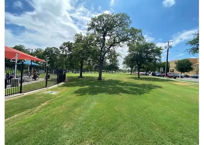 Stockyards! Walk 3 Blocks-ranch House Sleeps 8 * Fort Worth