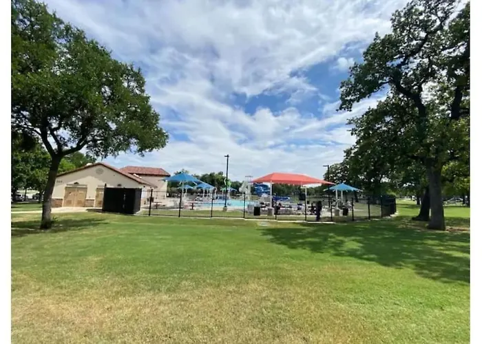 Stockyards! Walk 3 Blocks-ranch House Sleeps 8 Holiday home *