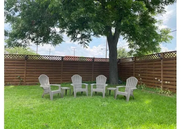 Holiday home Stockyards! Walk 3 Blocks-ranch House Sleeps 8 *