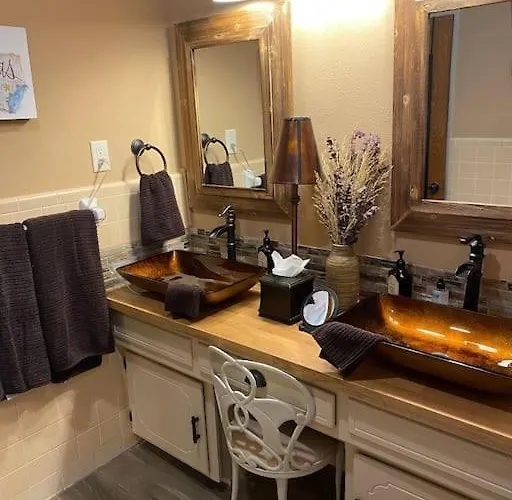 Stockyards! Walk 3 Blocks-ranch House Sleeps 8