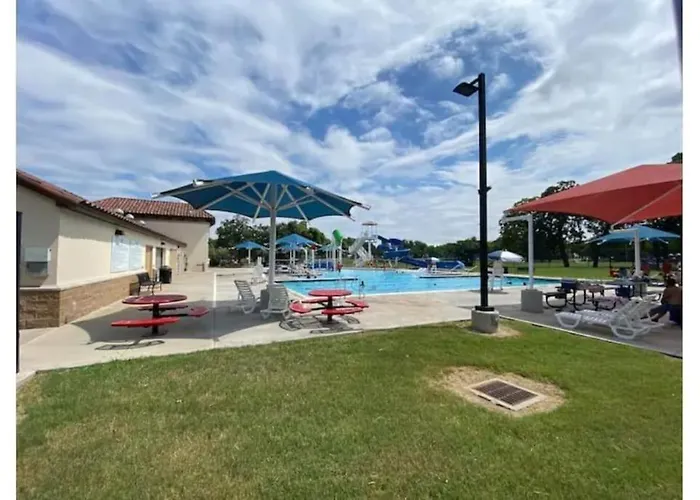 Holiday home Stockyards! Walk 3 Blocks-ranch House Sleeps 8