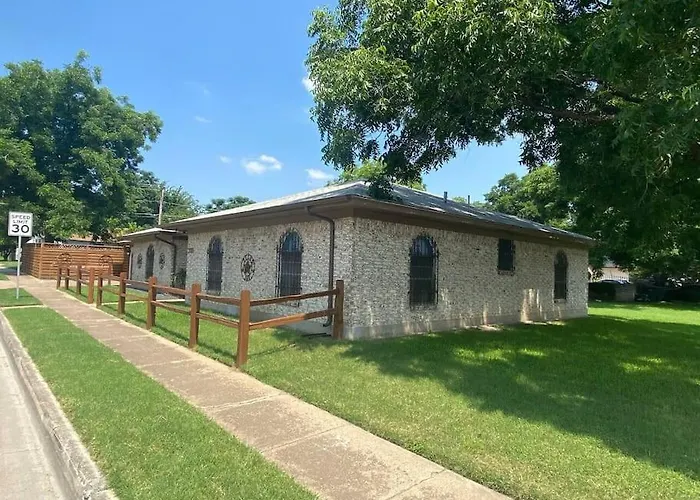 Stockyards! Walk 3 Blocks-ranch House Sleeps 8 Fort Worth
